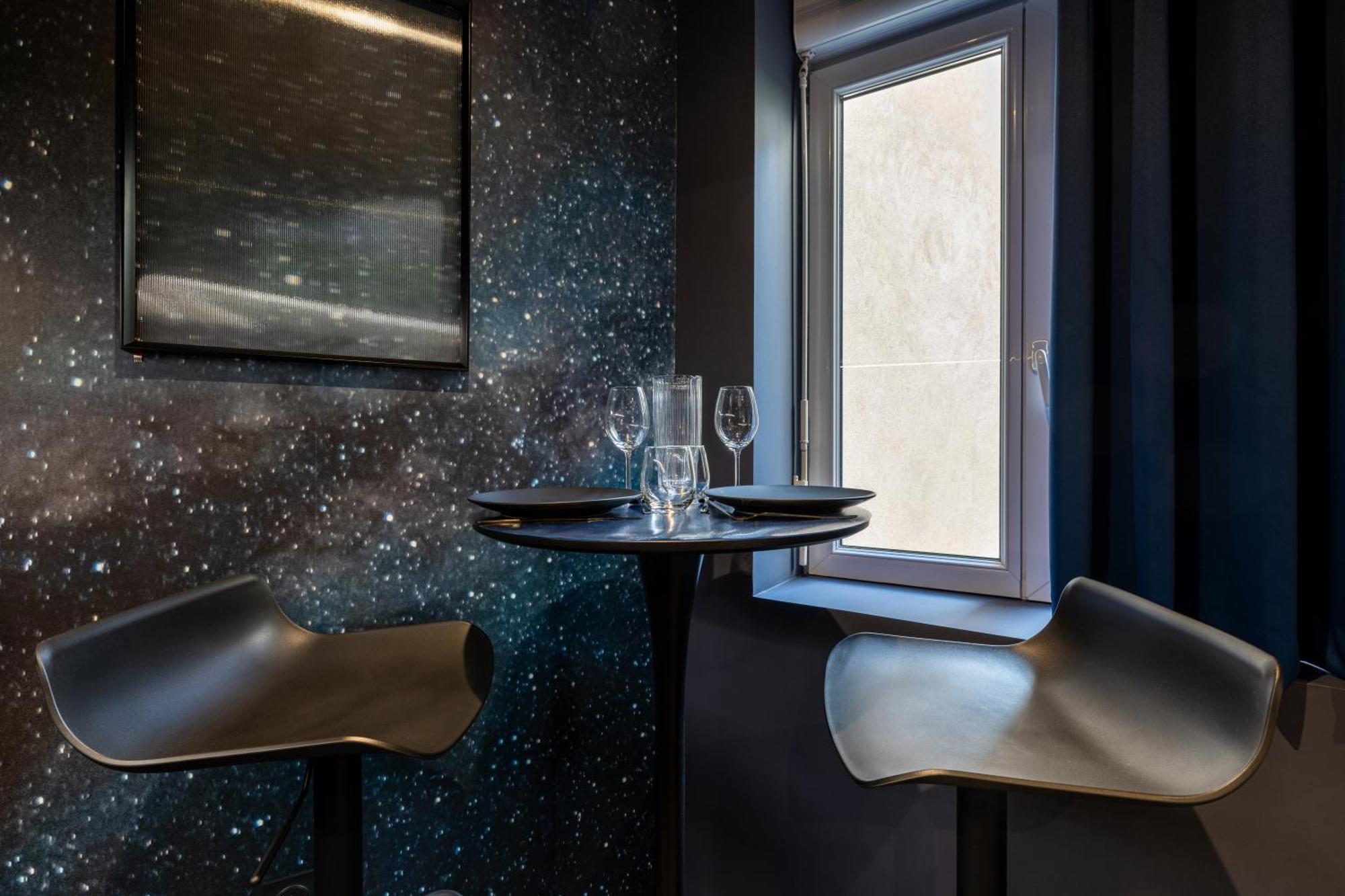 Galaxy La Tete Dans Les Etoiles Apartment Riom Bagian luar foto