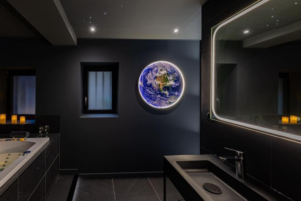 Galaxy La Tete Dans Les Etoiles Apartment Riom Bagian luar foto
