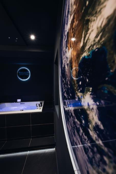Galaxy La Tete Dans Les Etoiles Apartment Riom Bagian luar foto